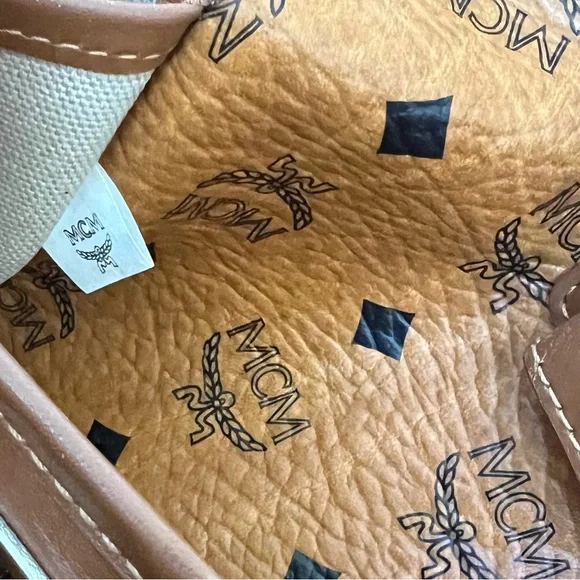 ⭐️MCM Visetos Tote with Silver Hardware - Picture 9 of 11